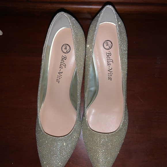 size 8 1/2. Bella Vita Brand gold sparkle heels - Picture 3 of 8